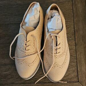 Stylish Tan Lace-Up Brogues
